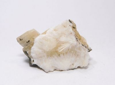 Natrolit, kalcit - Zálezly (KB-22)